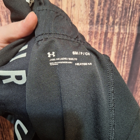 Under Armour Women's Athletic Black Running Loose Shorts Size Small! - Picture 3 of 3